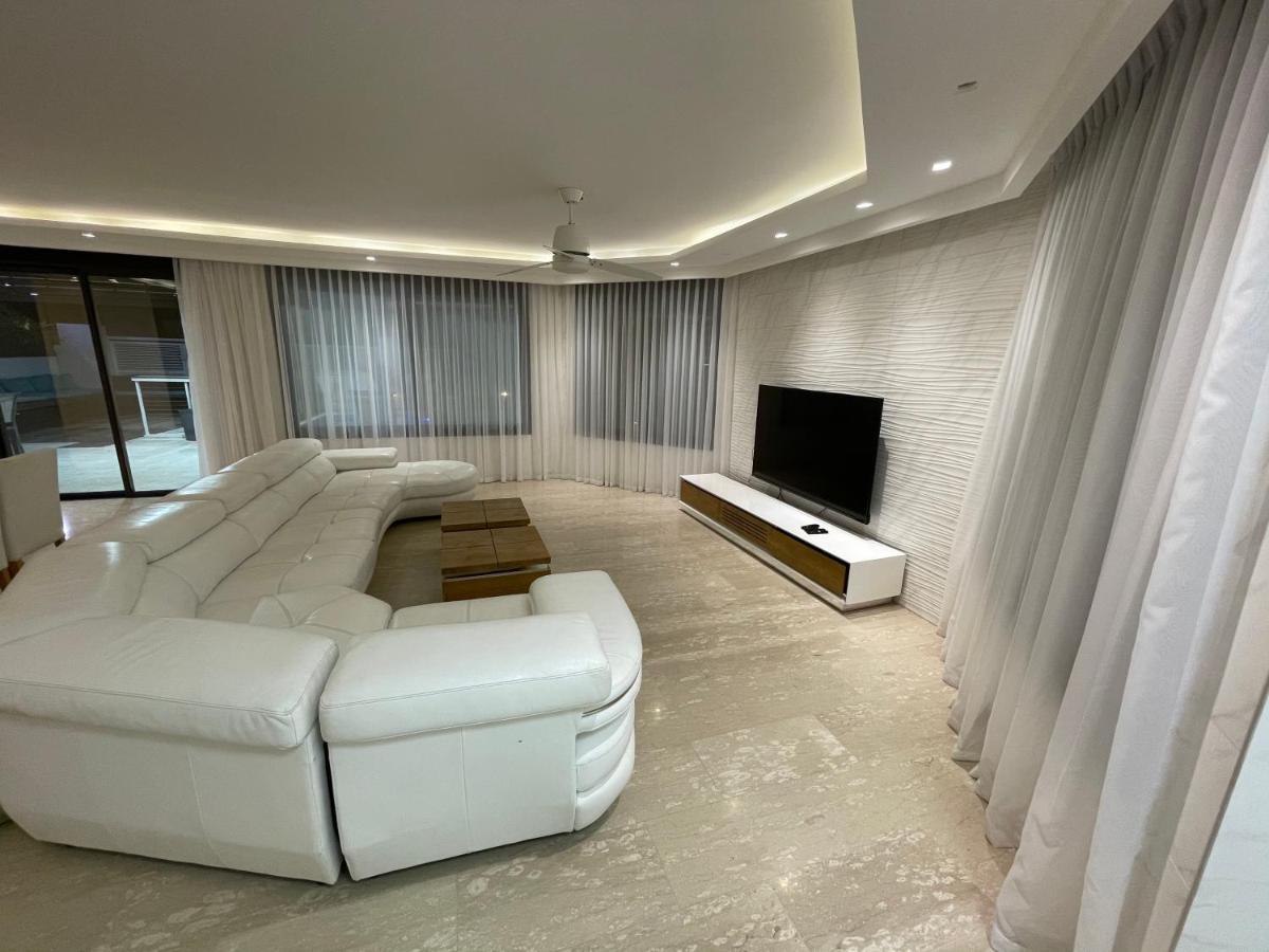 Villa White-Design Ейлат Екстериор снимка