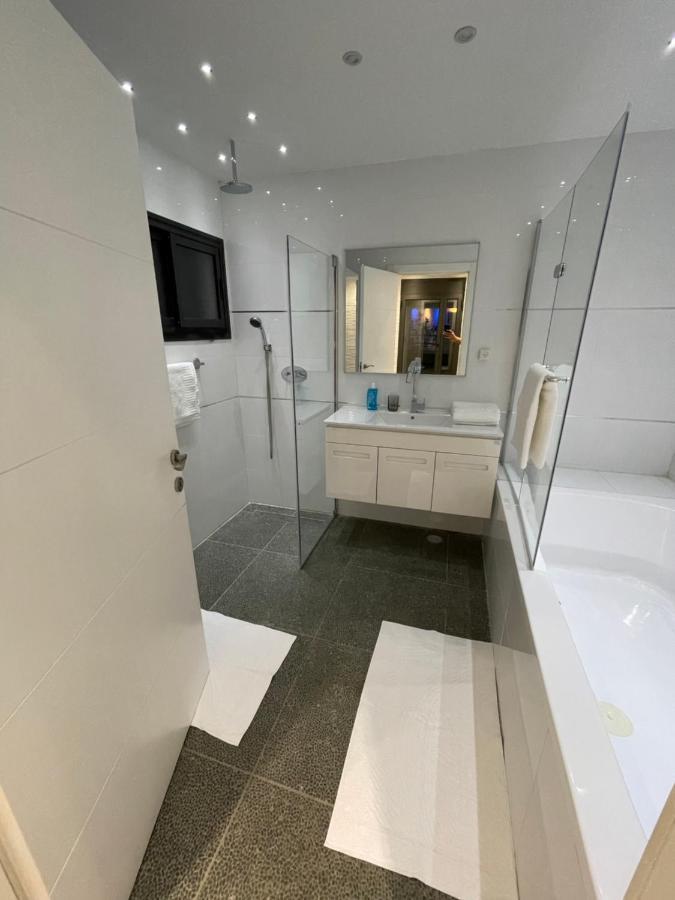 Villa White-Design Ейлат Екстериор снимка