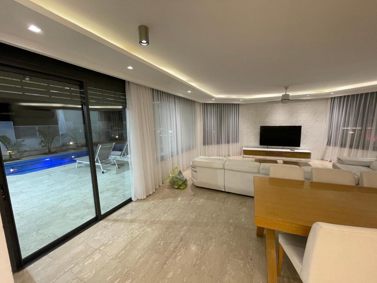 Villa White-Design Ейлат Екстериор снимка
